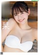 Shiori Kato 加藤栞, Young Jump 2022 No.40 (ヤングジャンプ 2022年40号) P12 No.a870b3 Image No. 3